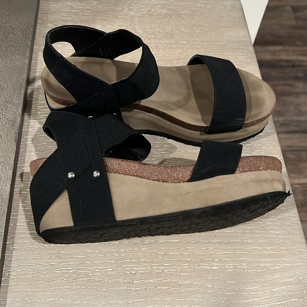 Super Comfy Wedge - image 3